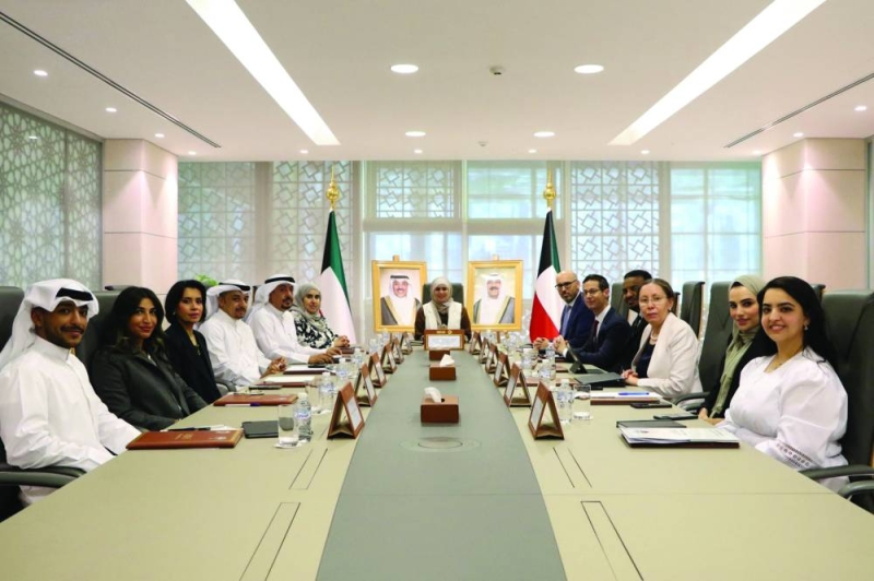 


وزيرة المالية خلال الاجتماع مع بارودي 