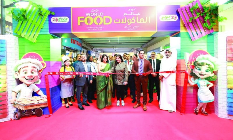 


قص شريط افتتاح المعرض 