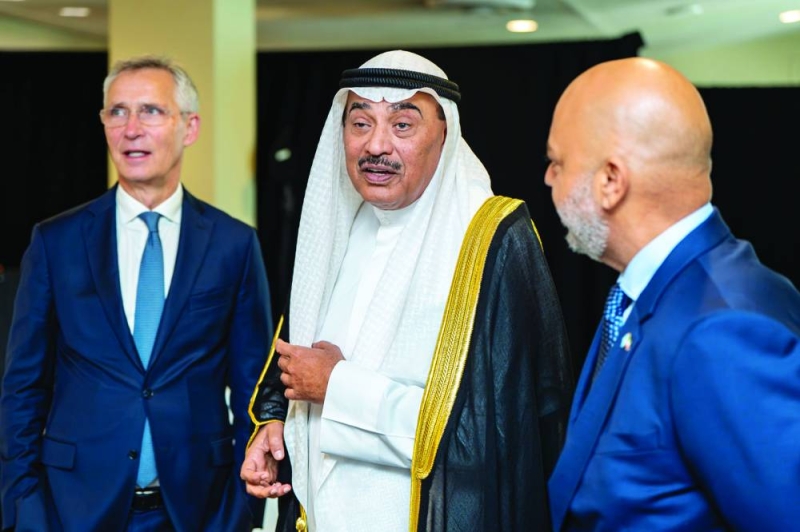 


ولي العهد وينس ستولتنبرغ والسفير طارق البناي 