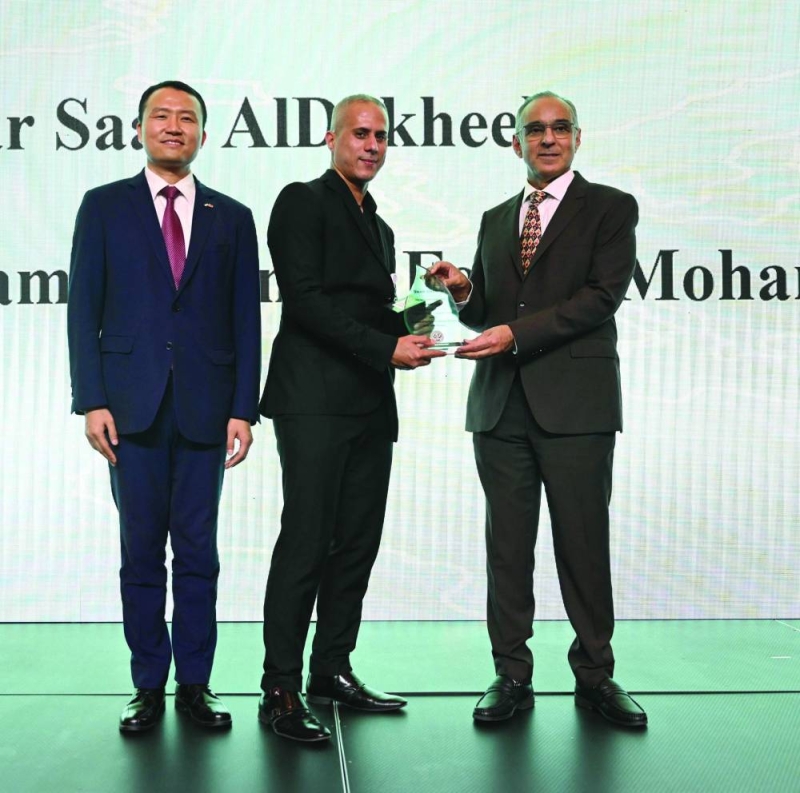 تكريم الزميل أسعد عبدالله الفائز بمسابقة التصوير 