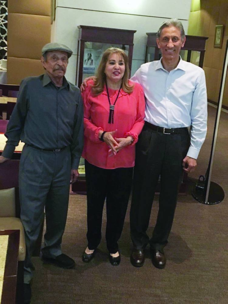 


الرفاعي مع ليلى العثمان والراحل إسماعيل فهد إسماعيل 