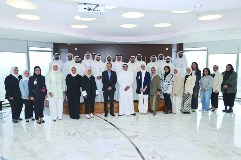 


البابطين وقياديو «Ooredoo الكويت» مع الكوادر الوطنية 