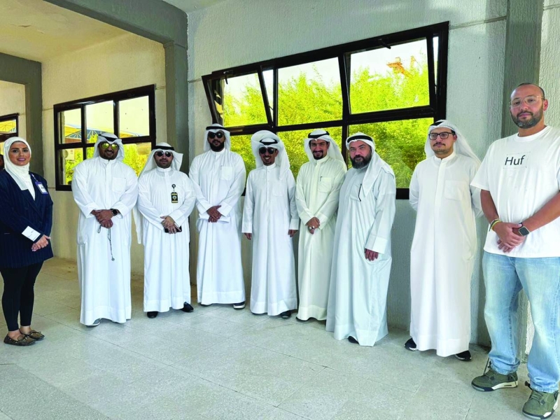 


لقطة جماعية لإحدى الزيارات المدرسية 