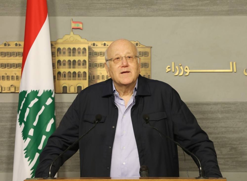 ميقاتي يتحدث خلال مؤتمر صحافي في بيروت أمس