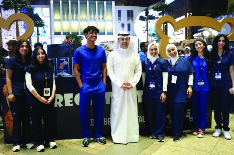 السند متوسطاً طلبة الطب المشاركين في الحملة