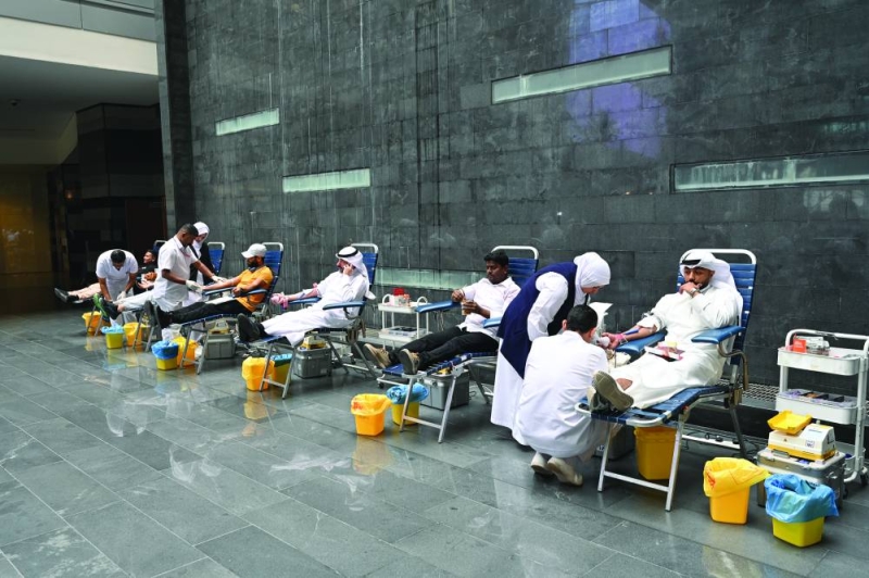 من حملة التبرع بالدم في وزارة التربية 
(تصوير أسعد عبدالله)