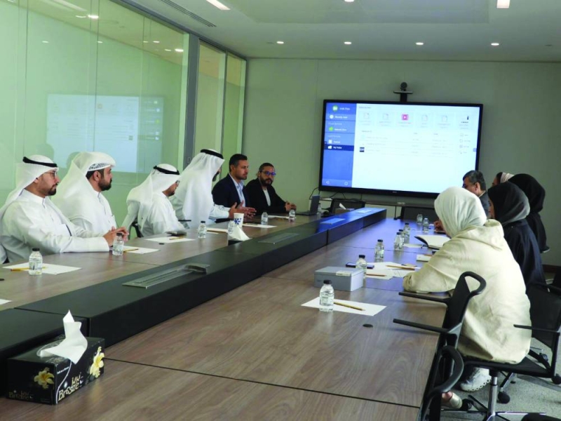 شكرون مستقبلاً ممثلي شركة إيلسيفير