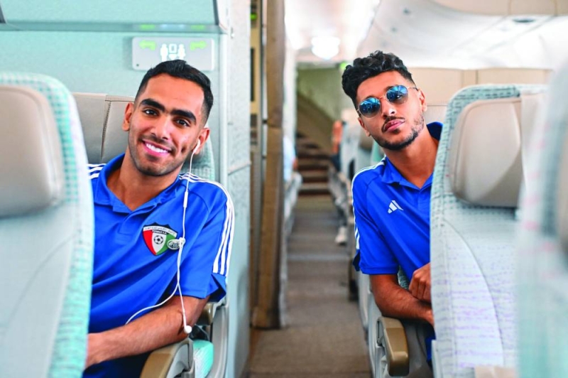لاعبي المنتخب في رحلة سابقة