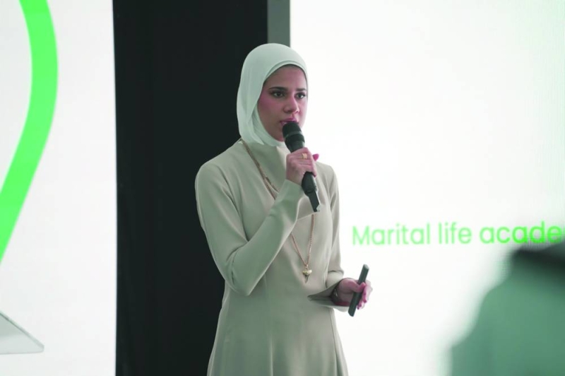متدربة تعرض مشروعها