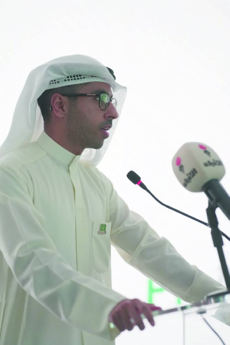 


فهد السعد يقدم للحفل 