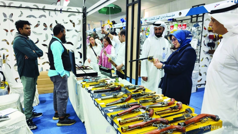 السفيرة التركية تزور معرض الصيد والصقور