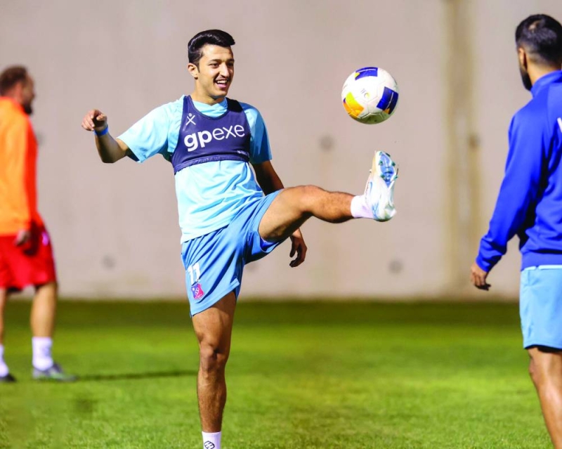 


محمد دحام خلال مشاركته بتدريبات «الأبيض» في عمّان	   (موقع نادي الكويت) 