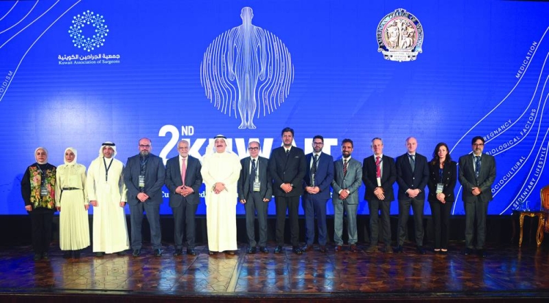 


وزير الصحة متوسطاً المشاركين في المؤتمر	(تصوير نايف العقلة) 