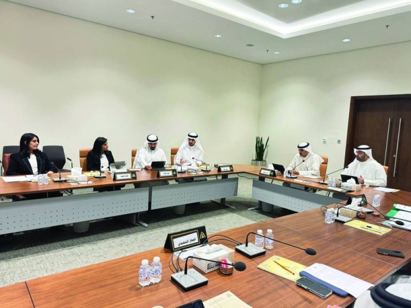 


جانب من اجتماع اللجنة القانونية والمالية في المجلس البلدي 