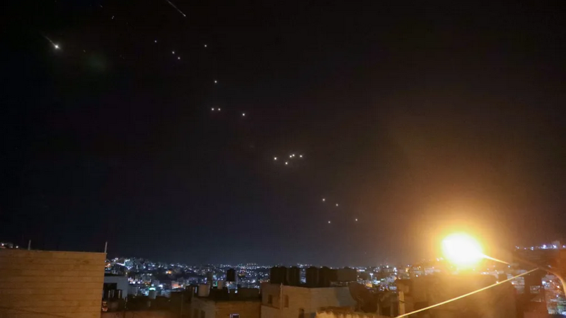 جانب من الهجوم الإيراني على إسرائيل مساء الثلاثاء