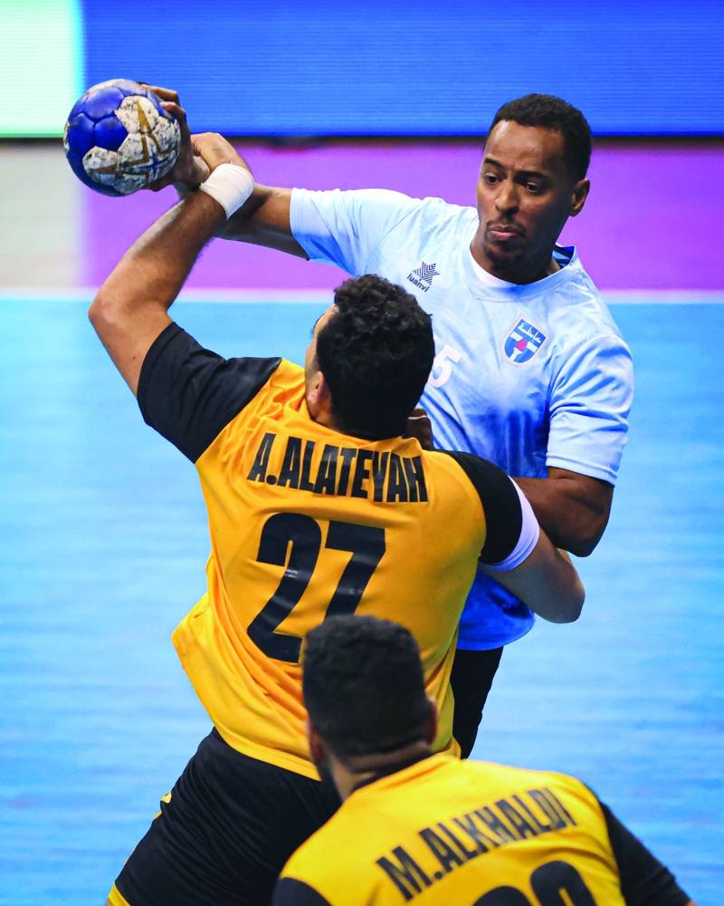 


جانب من مباراة كاظمة والقادسية 