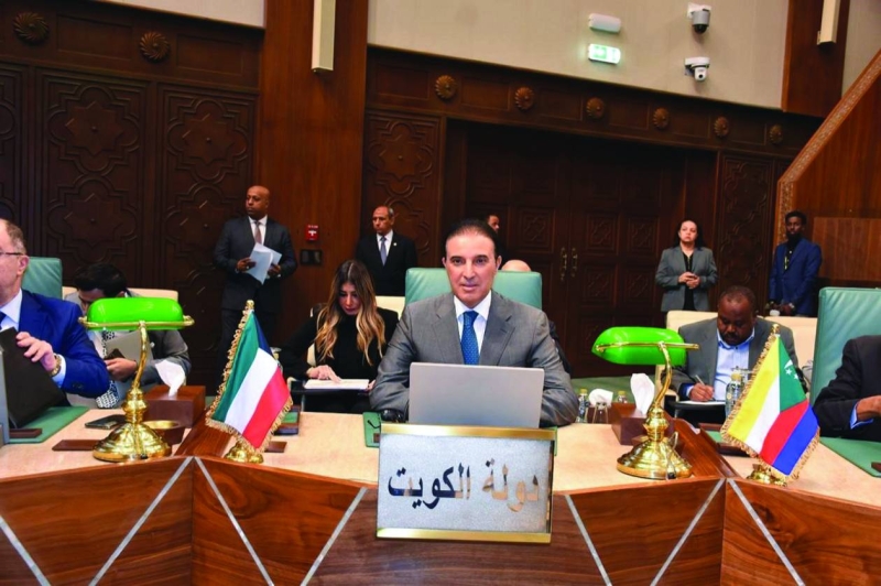 السفير المطيري خلال الاجتماع الطارئ لمجلس الجامعة