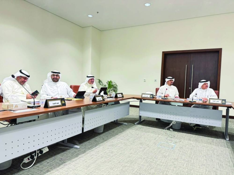 


جانب من اجتماع لجنة محافظة الأحمدي 