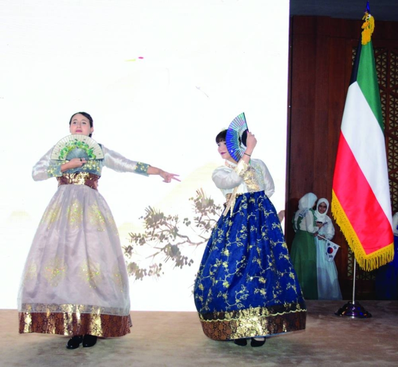 رقصة شعبية من كوريا