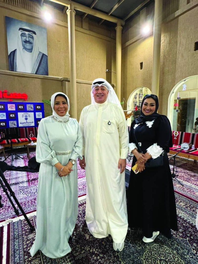 


أميرة نجم وجاسم الفرس ومنال العمران 