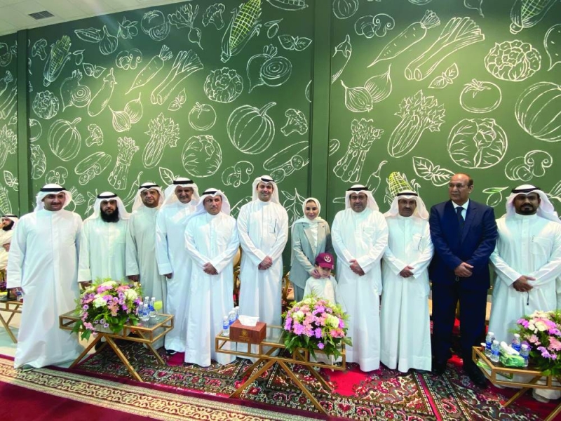 الحويلة تتوسط قياديي الوزارة ومجلس إدارة اتحاد المزارعين 