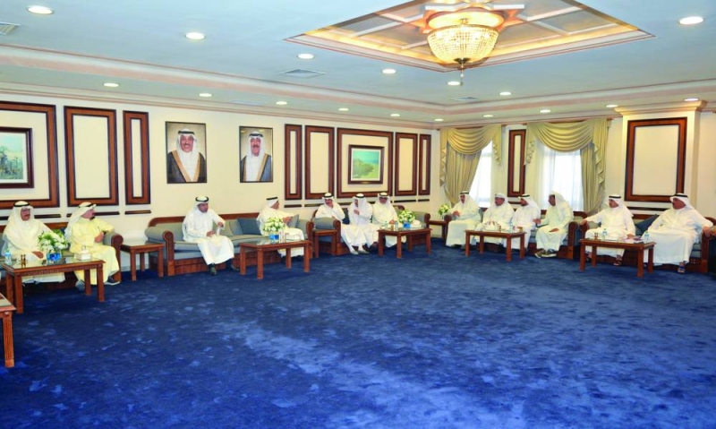 جانب من استقبال المحافظ للأهالي