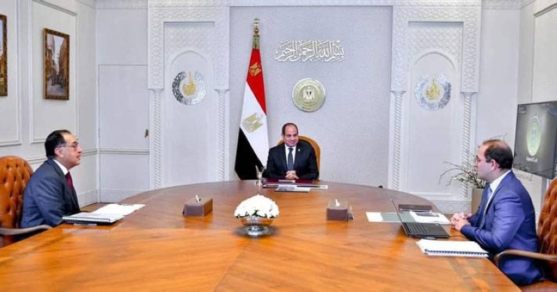 السيسي يطلع خلال اجتماع حكومي على مؤشرات الأداء المالي للموازنة العامة