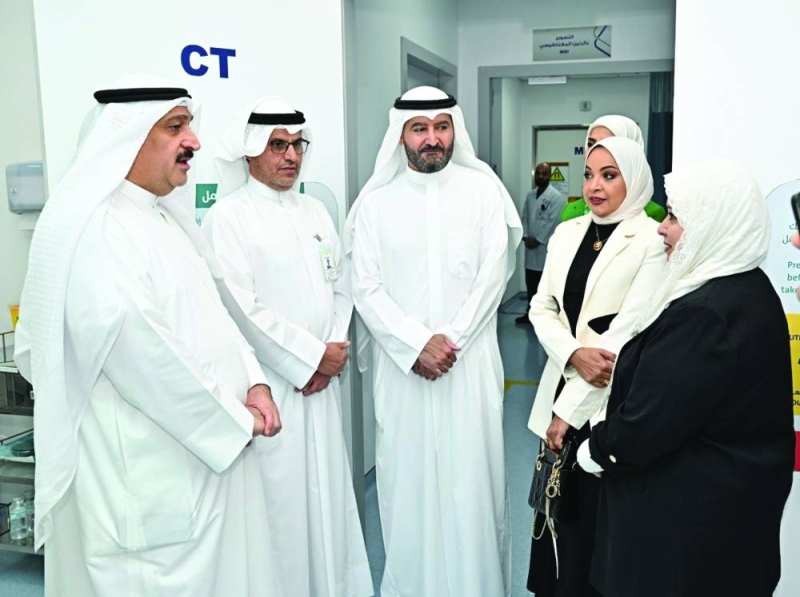 وزير الصحة والدكتور أيمن المطوع وحمد المرزوق