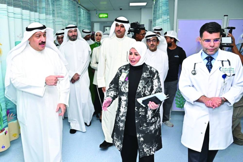 جانب من الجولة في أقسام المستشفى عقب افتتاحه