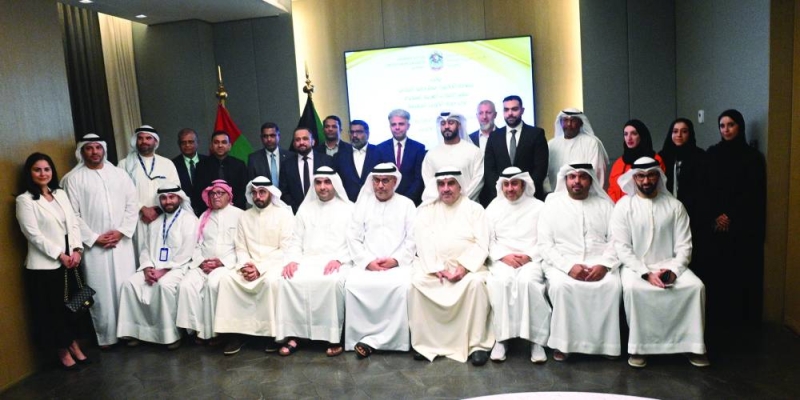 


السفير الإماراتي يتوسط مسؤولي الشركات 	(تصوير نايف العقلة) 