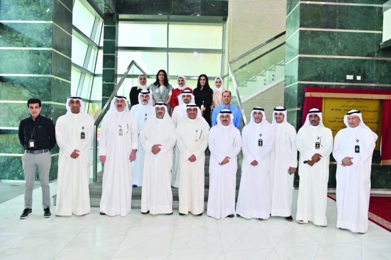  المحافظ في لقطة جماعية مع مسؤولي «الهيئة» 