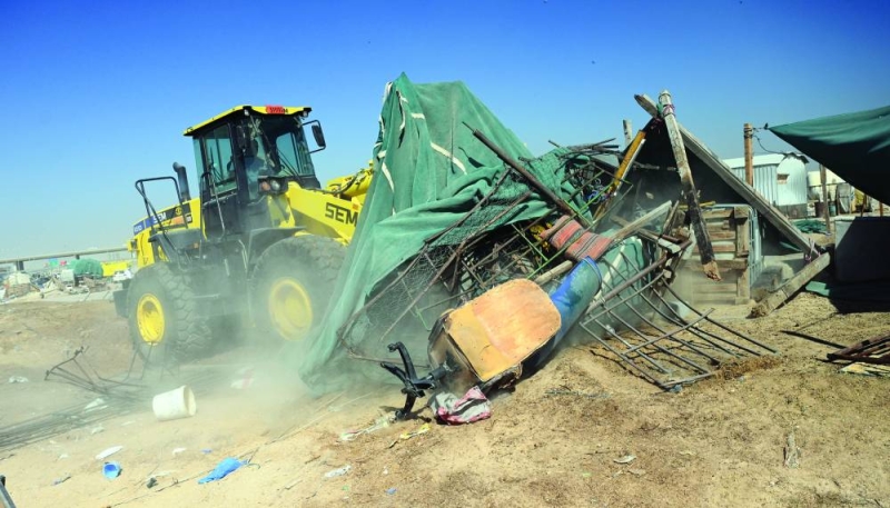 


جانب من عملية الإزالة 