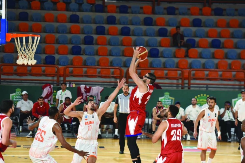 من مباراة كاظمة مع الشارقة