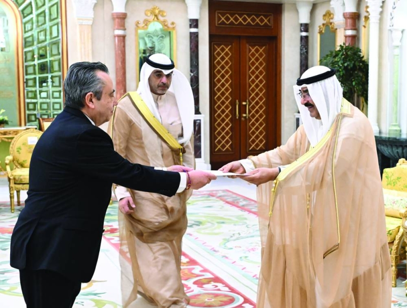 


... وسفير المكسيك 