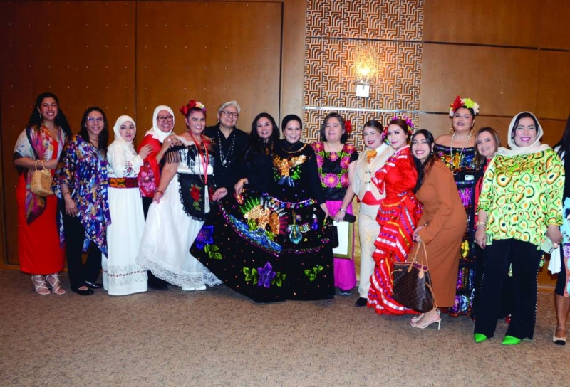 جانب من مشاركة الجالية المكسيكية في الاحتفال