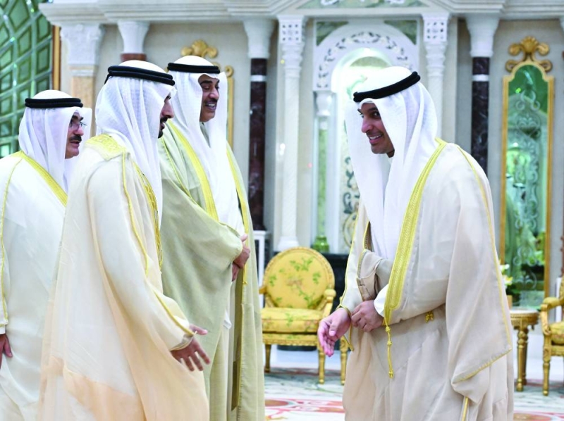 ولي العهد وولي عهد دبي ووزير الإعلام عبدالرحمن المطيري