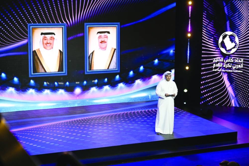 


وزير الإعلام خلال تقديمه العرض المرئي		 (تصوير نايف العقلة) 