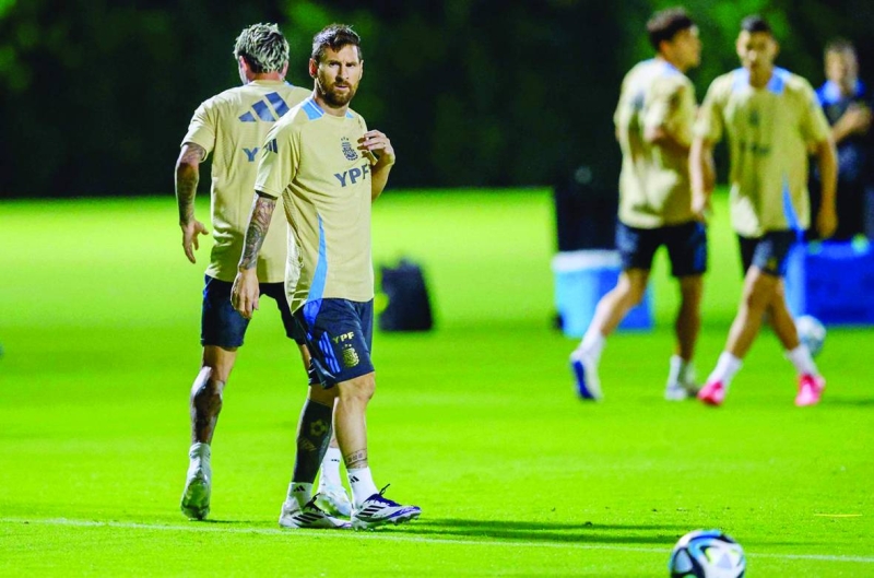 


ليونيل ميسي خلال تدريب منتخب الأرجنتين 