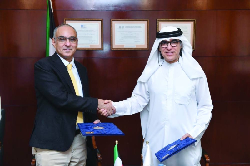 


العثمان والجسار بعد توقيع المذكرة 