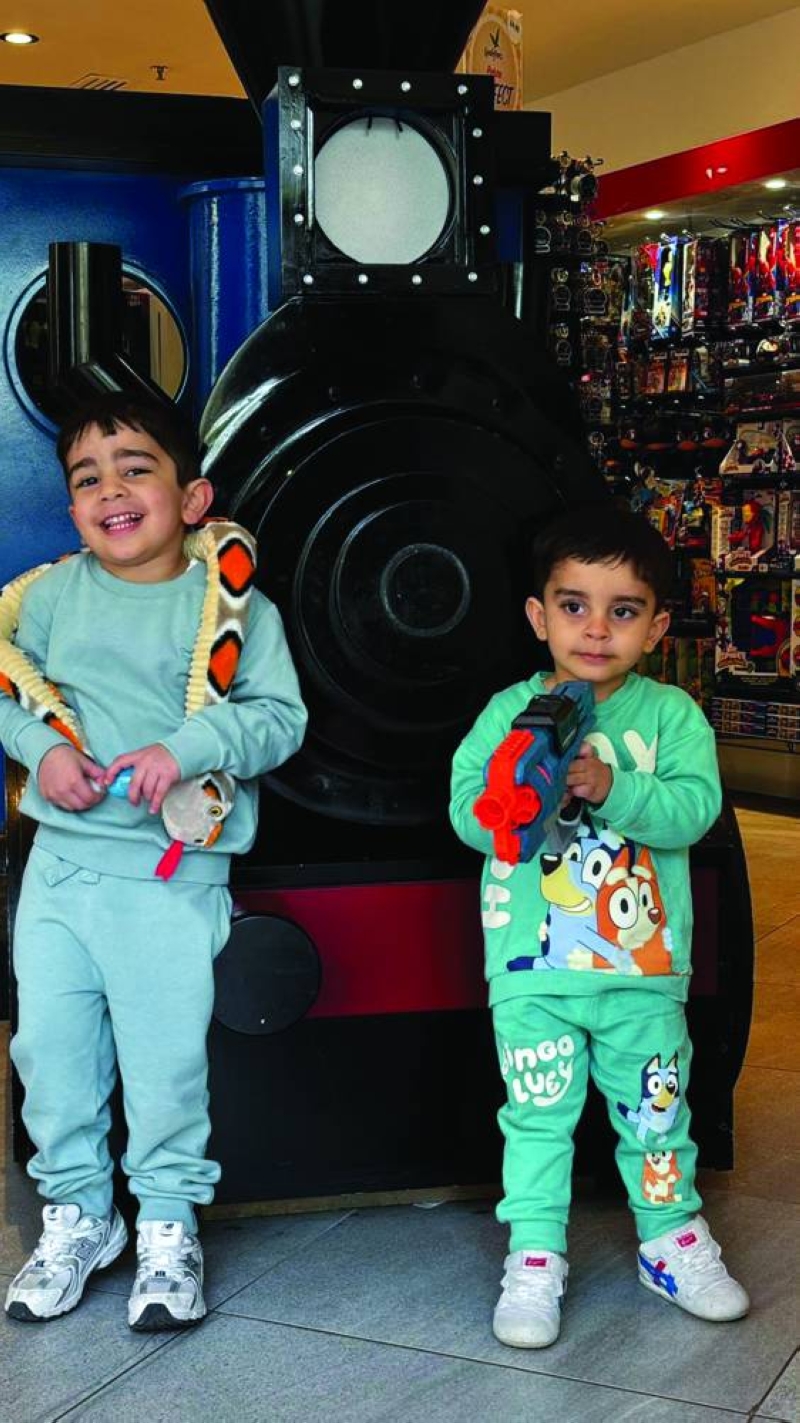 أبنا الشهيد صقر وعلي