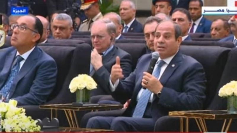 السيسي خلال افتتاح محطة قطارات الصعيد الجديدة في الجيزة أمس