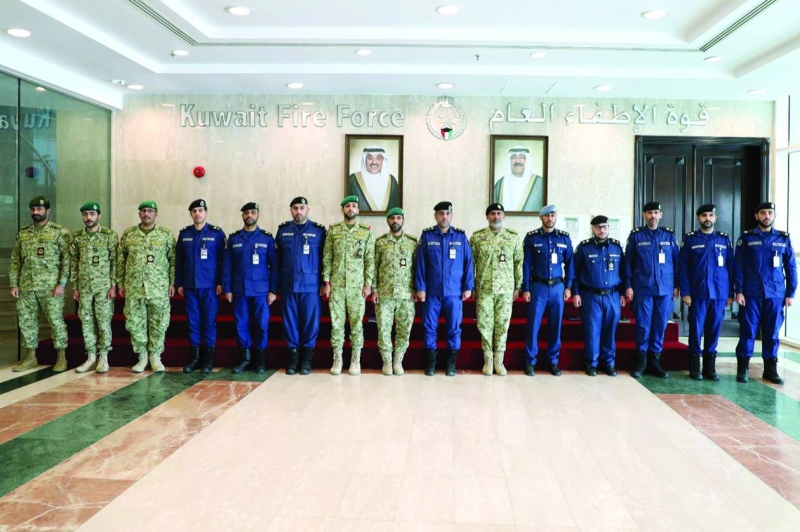 منتسبو «الحرس» و«الإطفاء» في لقطة جماعية 