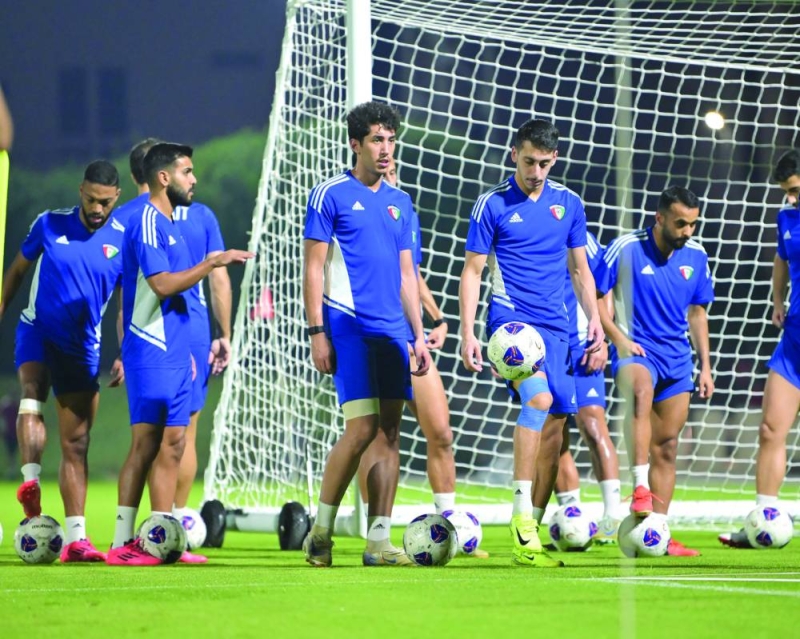 


جانب من تدريبات «الأزرق» في الدوحة 