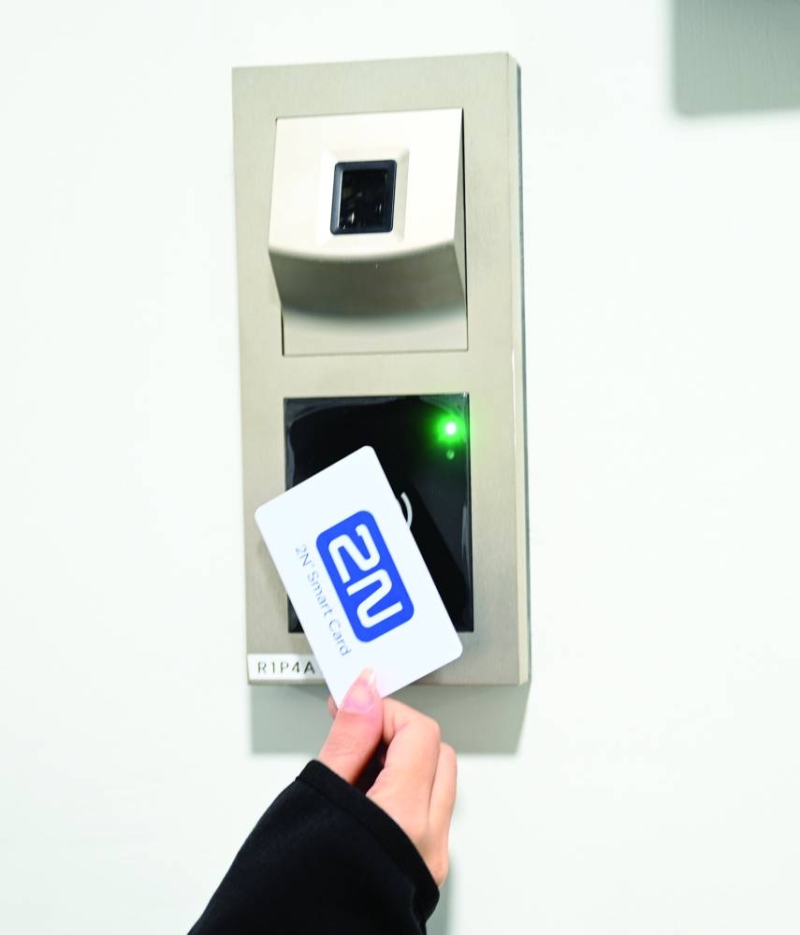 كروت ممغنطة لأبواب الإدارة 