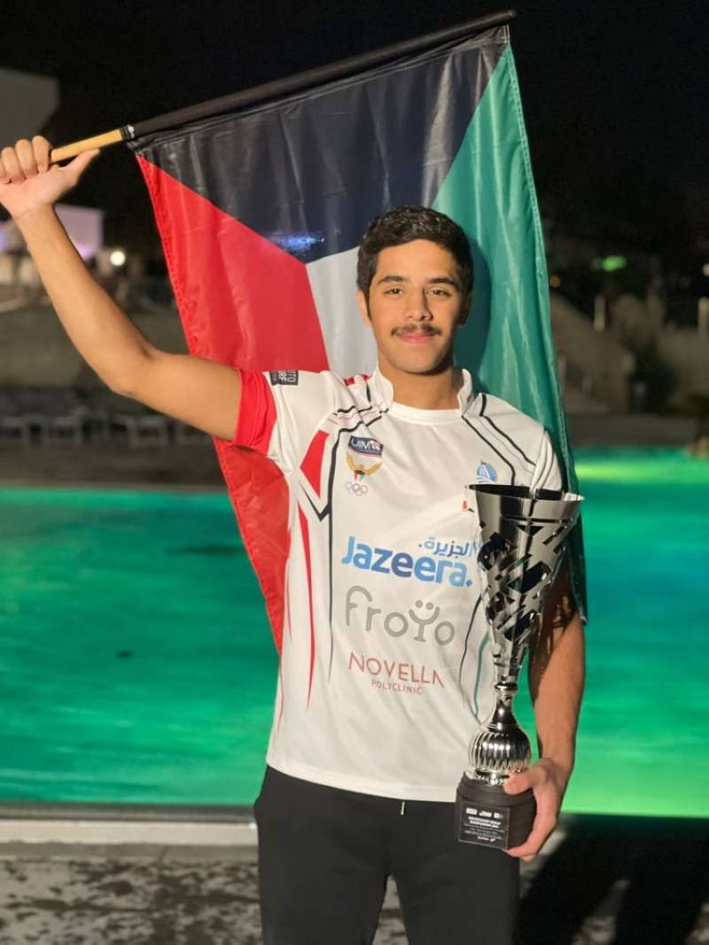 المتسابق الكويتي فارس رمضان بعد التتويج