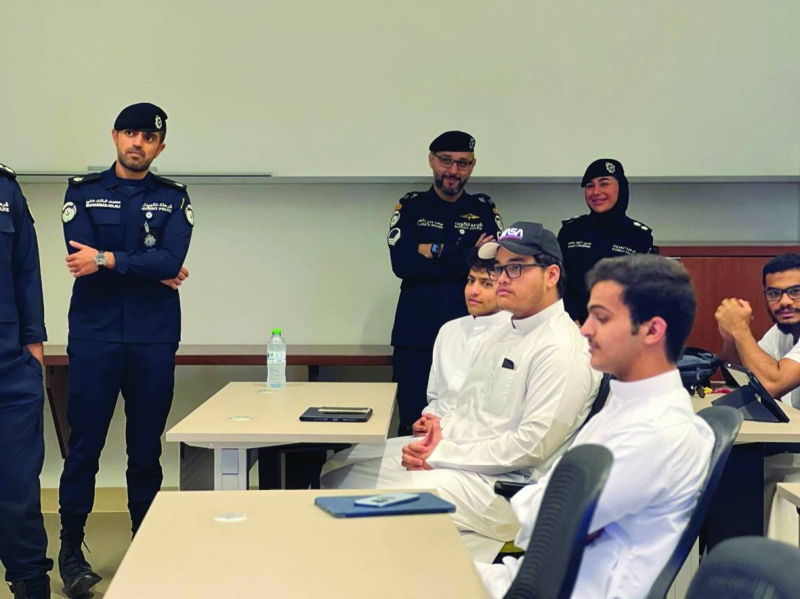 لقاء مع طلاب في إحدى القاعات الدراسية ضمن الحملة المرورية