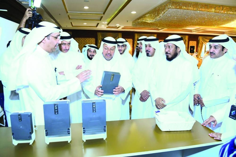 المحافظ يطلع على بعض أجهزة الترشيد 