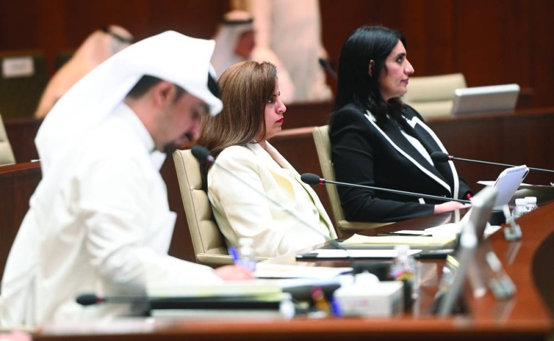 فرح الرومي ومنيرة الأمير ويبدو ناصر العازمي 