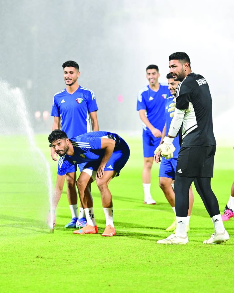 لاعبو «الأزرق» يسعون إلى «إنعاش» موقفهم في التصفيات... و«ترطيب» العلاقة مع جمهورهم
