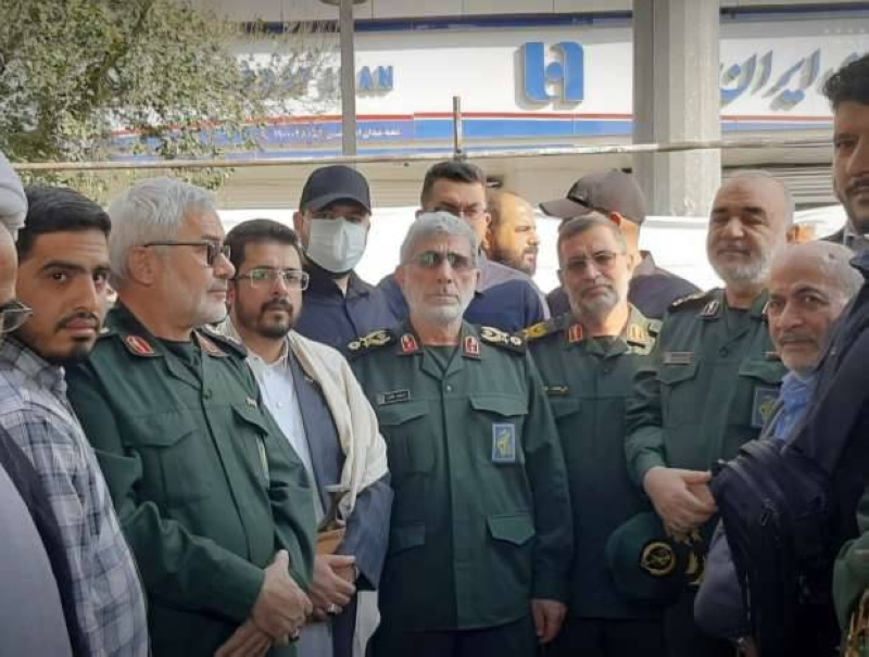 قاآني خلال مراسم تشييع نيلفوروشان 